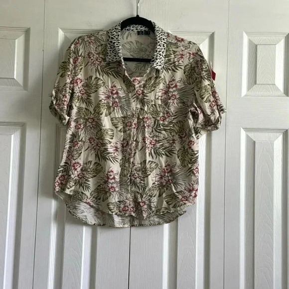 Volcom “Sorry Babe” Mixed Print shirt size M - Picture 2 of 5